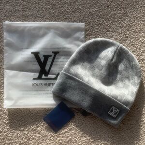 Lous Voittun |:| Grey Beanie